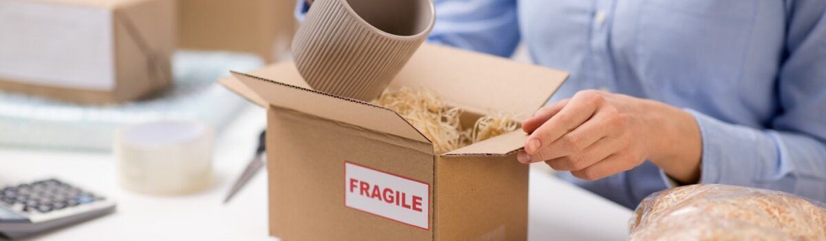 standard Fragile Sticker Handle With Care, For Industrial, Packaging Type:  Packet